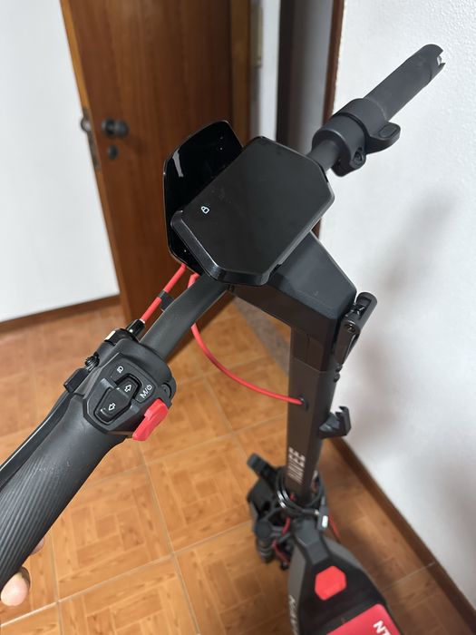 Trotinete Elétrica Usada como Nova + Cadeado e Carregador