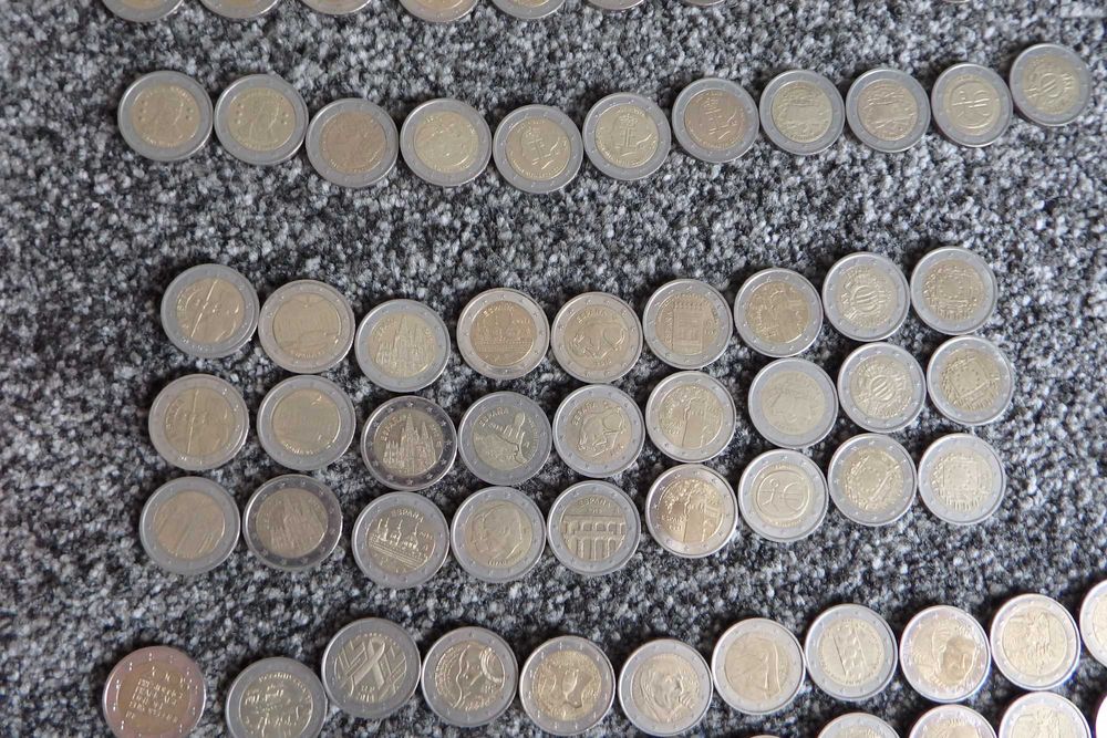 Vendo conjunto de 205 moedas circuladas.