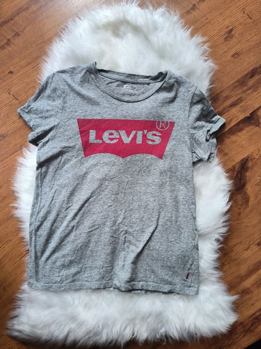 Piękny t-shirt levis