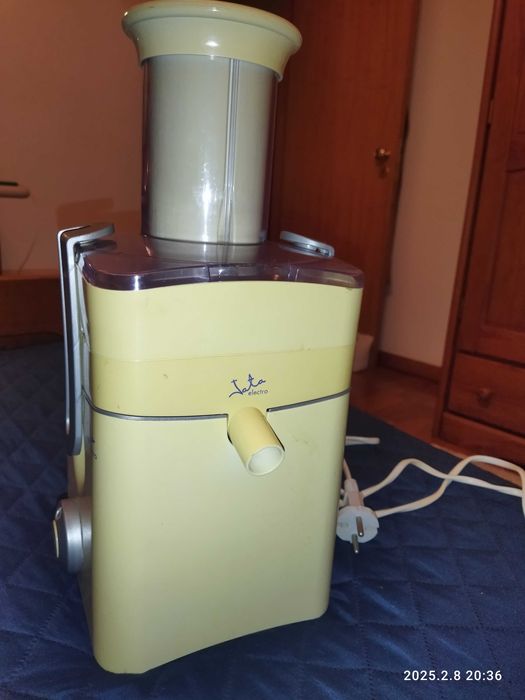 Maquina de sumos(Frutas e legumes)