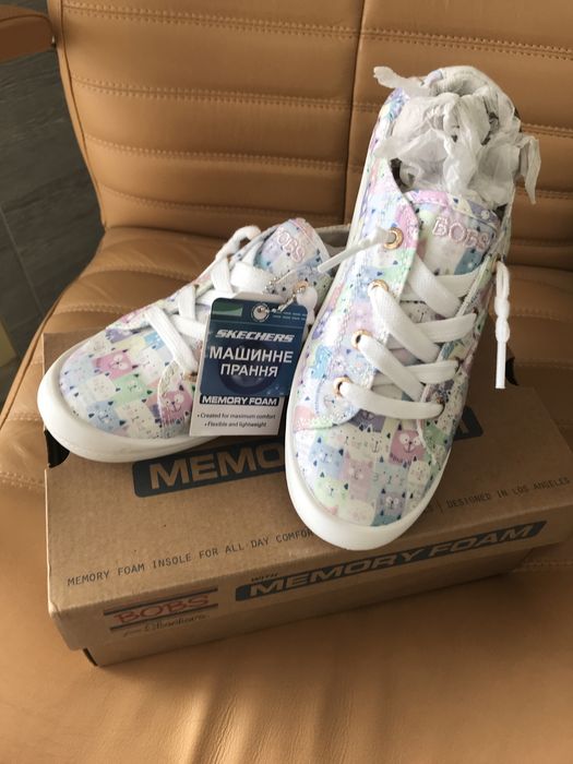 Продам НОВІ макасіни кеди кроссівки з принтом котиків Skechers р 37