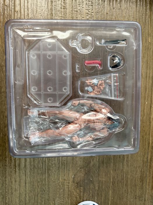 Attack on Titan – Figura Articulada Attack Titan (Eren) – Completa com Acessórios