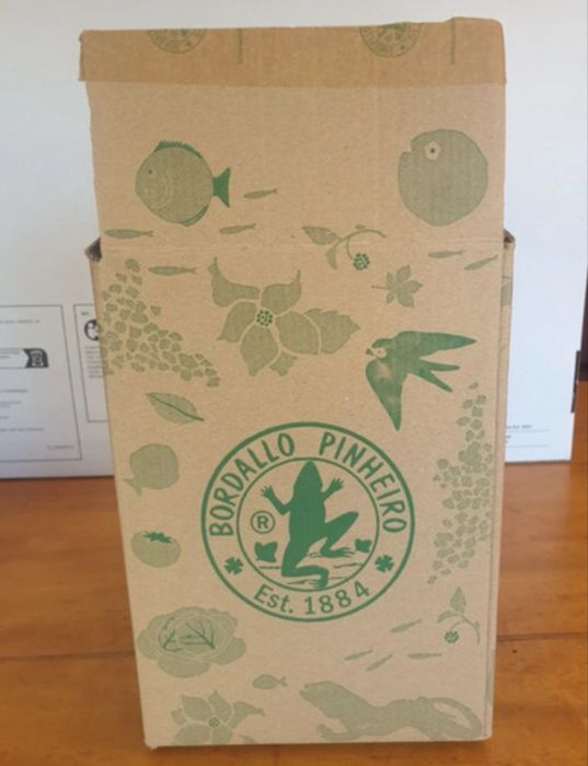 Pinha encarnada em loiça Bordallo Pinheiro