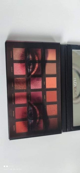 Paleta cieni Desert Dusk marki Huda Beauty