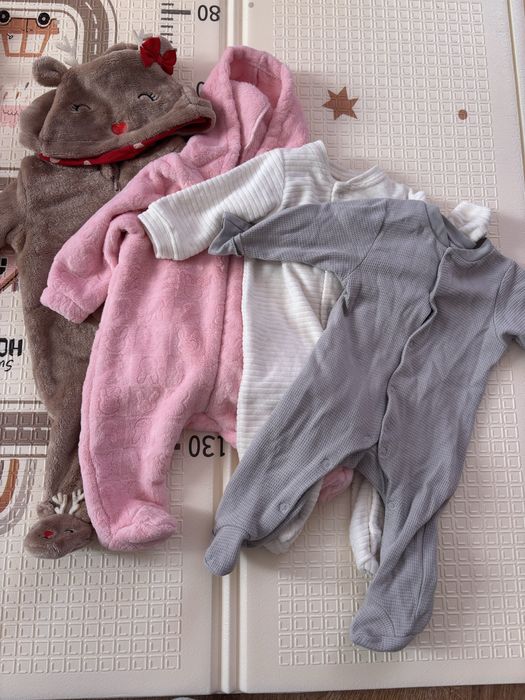 Комбінезончіки для маленької дівчинки:)