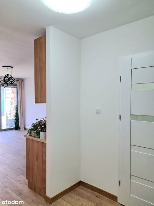 2011r. Apartamentowiec Wyremontowane 2 Pokoje Garderoba Centrum Winda
