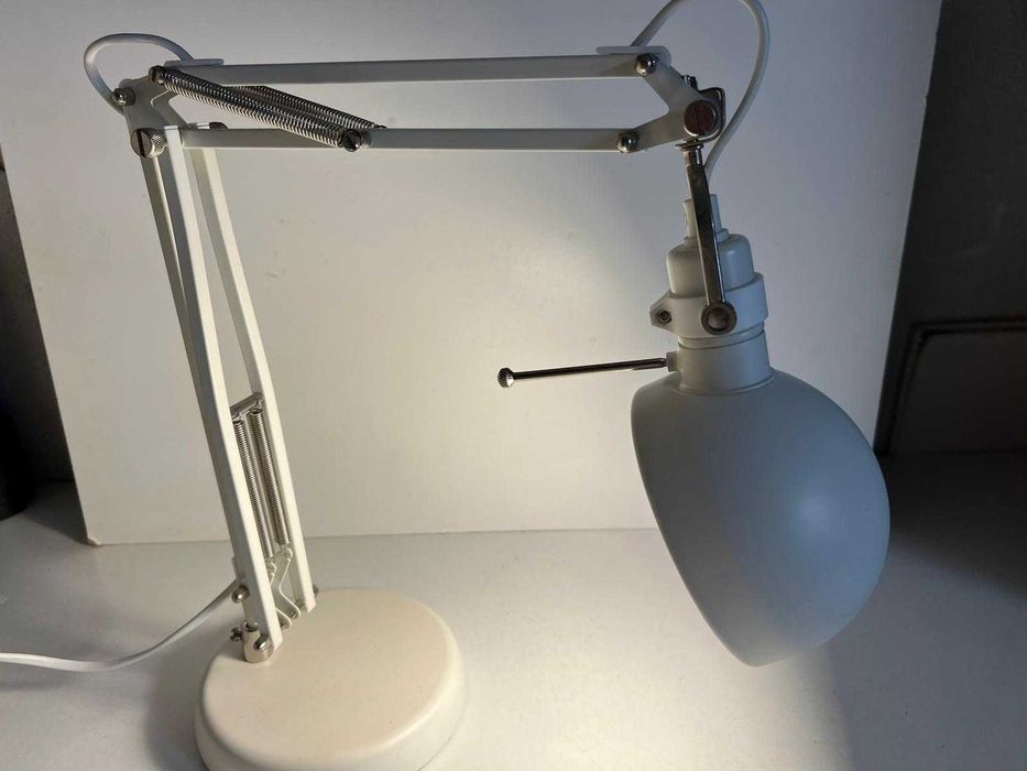 Candeeiro Branco de Secretária (IKEA)