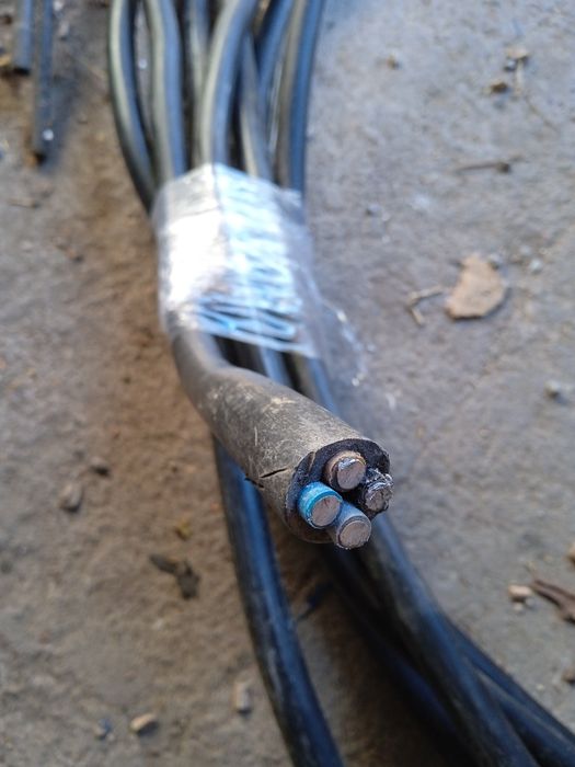 Sprzedam kabel, przewód czterożyłowy aluminiowy, elektroenergetyczny YAKXS 4x16 RE 0,6/1 kV. pozostały po budowie
