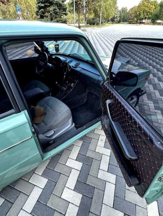 Дверные карты для 2106 ВАЗ 2107 обшивка в стильной красной прострочкой