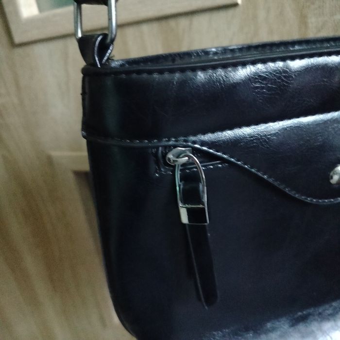 Torebka damska czarna ramię kieszenie przegródki