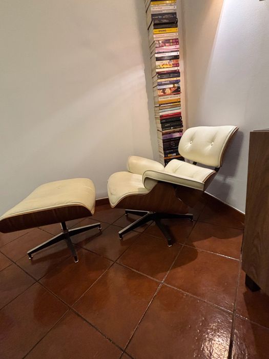 Cadeirão Eames beje