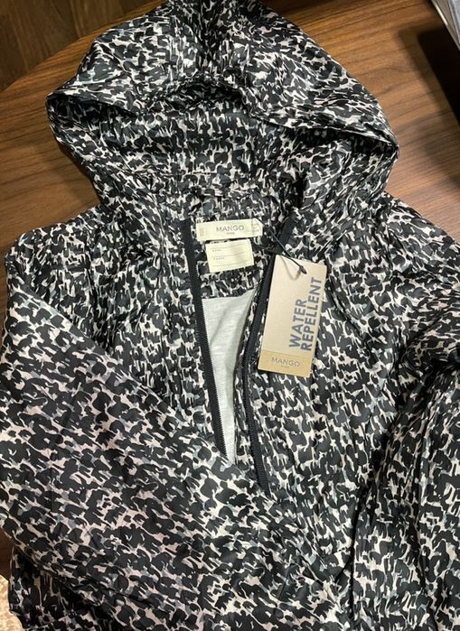 Impermeável 6-7 anos novo Mango