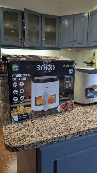 Fritadeira Airfryer sem óleo SOGO.