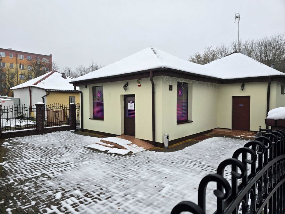 Wynajmę budynek  parterowy bliźniaczy 110m2 działka 220m2 ogrodzony.
