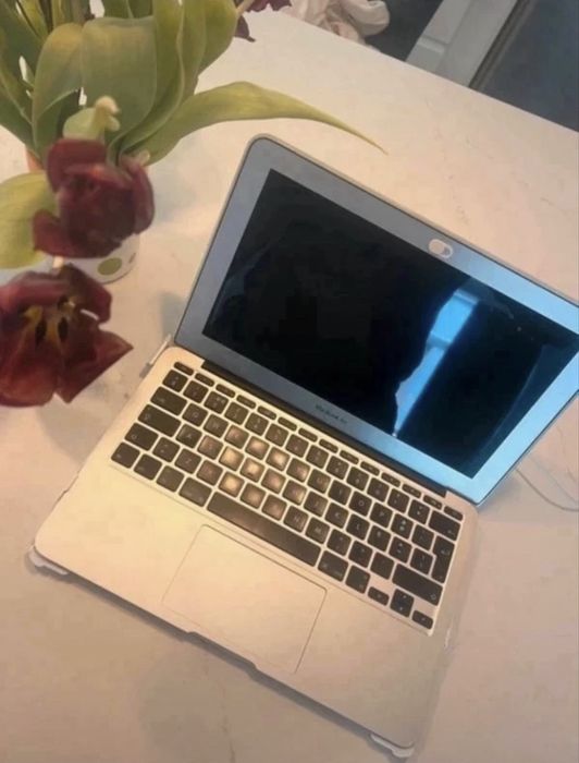 Macbook Air 11 (2011)- Ótimo estado + Capa protetora