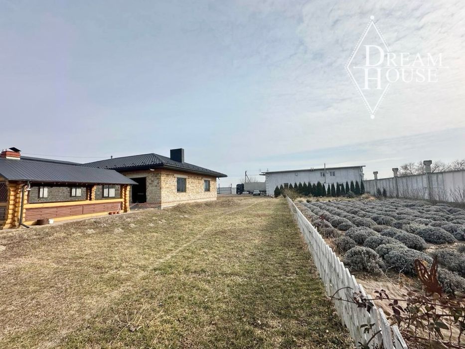 Продаж недобудованого будинку з гаражем для Фури