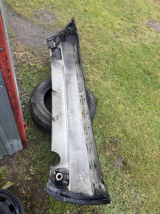 Zderzak FORD FOCUS mk1 hatchback HB tył kod lakieru : k2