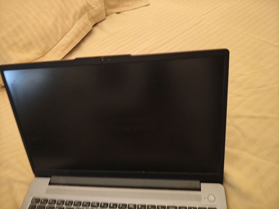 Lenovo IdeaPad Slim 3 15IRH8