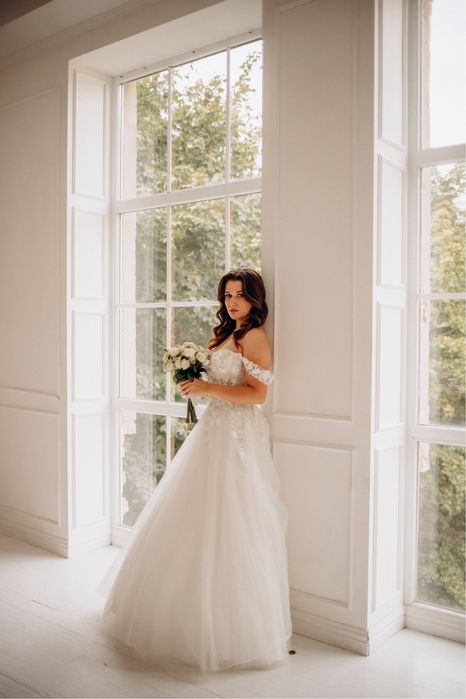 Весільна сукня біла