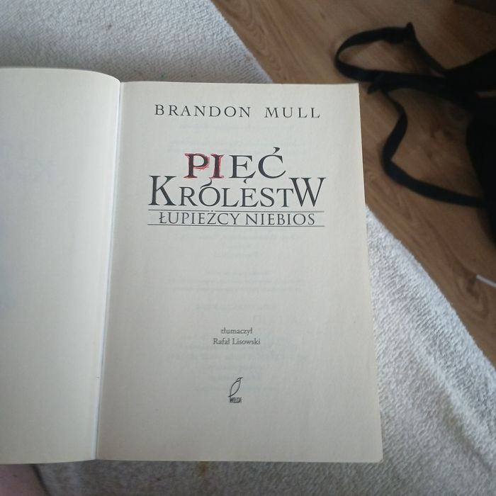 Książka pod tytułem pięć królestw