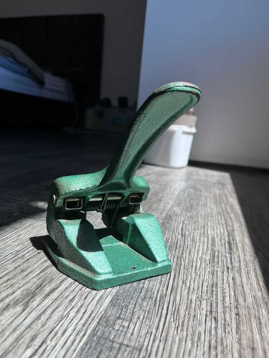 Furador de Papel FPM Verde