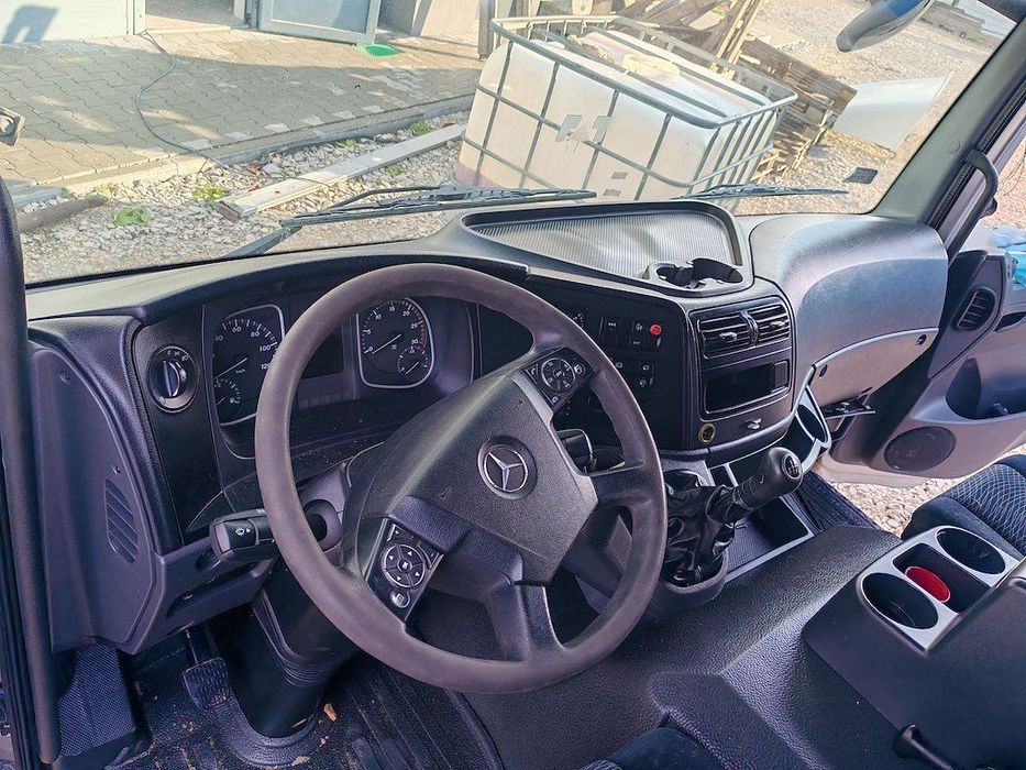 PRZEKŁADKA Z ANGLIKA KONSOLA MERCEDES ATEGO 1111