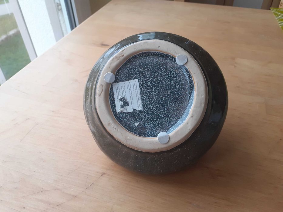 Wazon ceramiczny, naczynie ceramiczne. Brązowy.