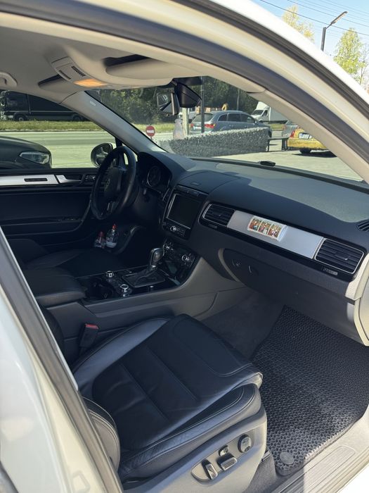 Volkswagen Touareg 3.0 дизель 2011р