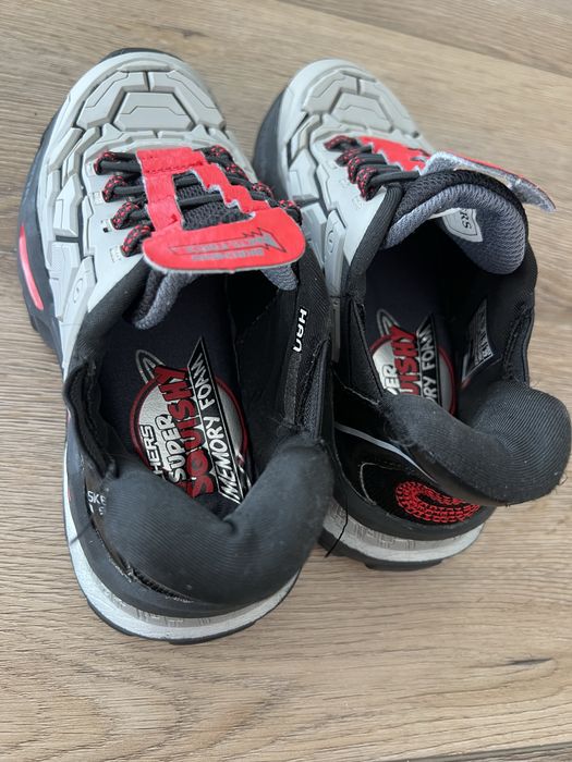 Skechers, 30.