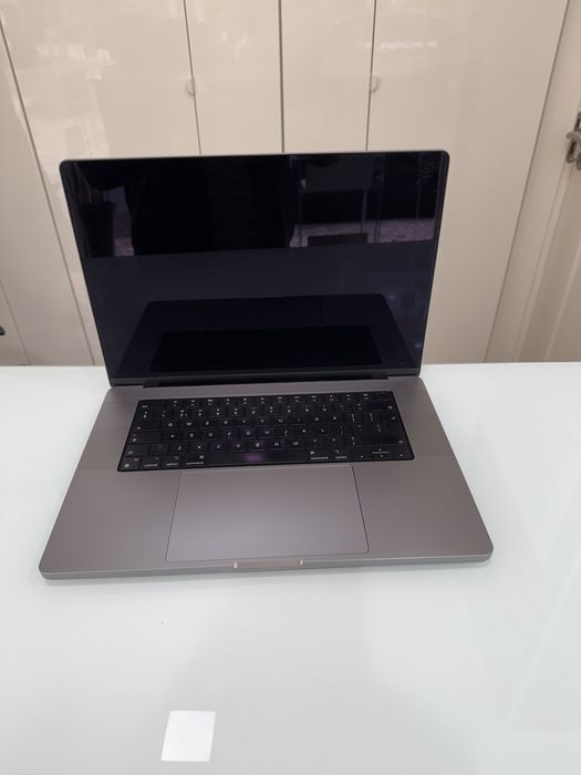 Macbook Pro 16 de 2021 A2485 , liga mas Nands avariadas, sem reparação
