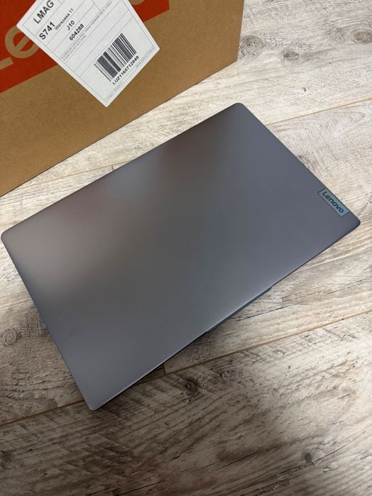 Lenovo IdeaPad Slim 3 15IRH8