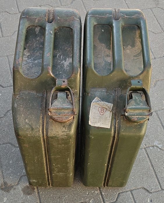 2 szt  kanistry 20 l