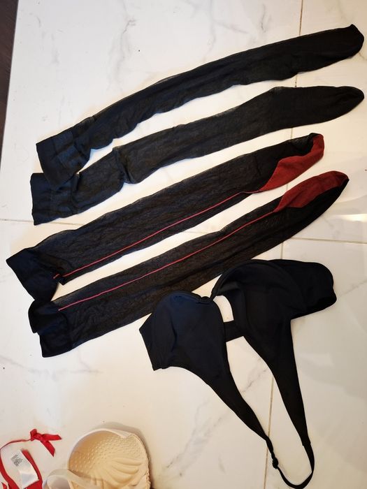 Gorset, bodystocking, pończochy, biustonosz, majtki itd.