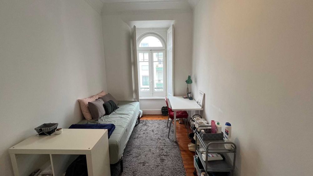 Quarto nas Avenidas novas - Entrada a 1 Agosto