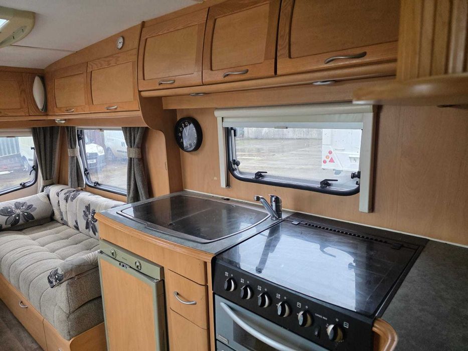 Caravana inglesa Lexon duplo rodado