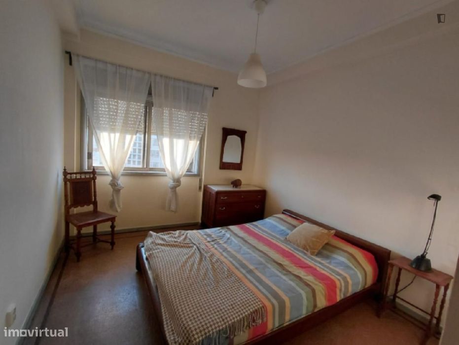 Quarto - localizado em Roma-Areeiro Lisbon