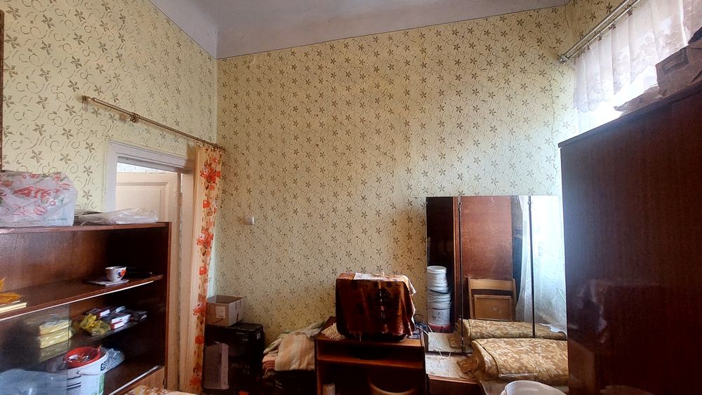 Продам 2-кімнатну квартиру. Пл.Шевченка,5/14.