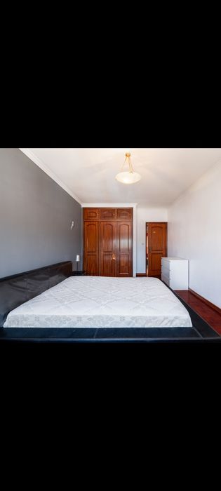 Vendo cama Queen com estrado e colchão  molaflex como novo