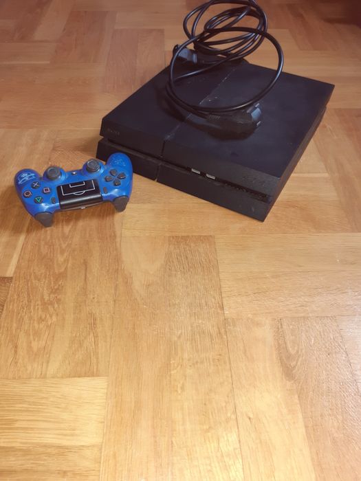 Konsola Playstation 4 z pudełkiem