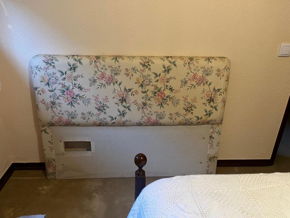 Cabeceira de cama almofadada