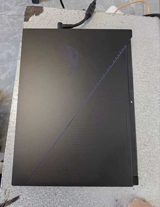 Asus Zephyrus Duo 16/MiniLED 2k165+4k60hz/RTX3070Ti/32GB/2T/R9-6900/