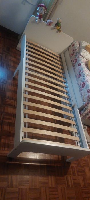 Cama  Solteiro 80x200cm ikea  C/colchão  Usado Bom Estado Faço Entrega