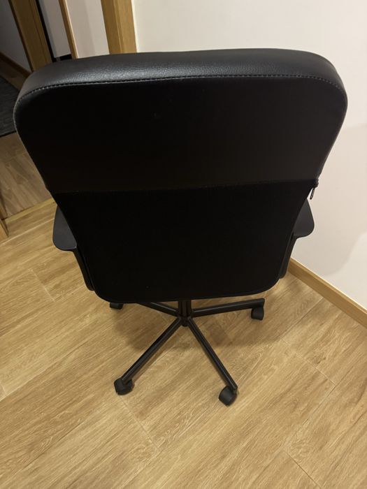 Cadeora de escritório.