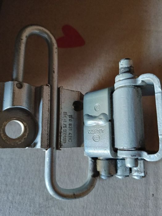 Петля лівої нижньої двері VW CADDY 1.6 TDI (оригінал, б/у)