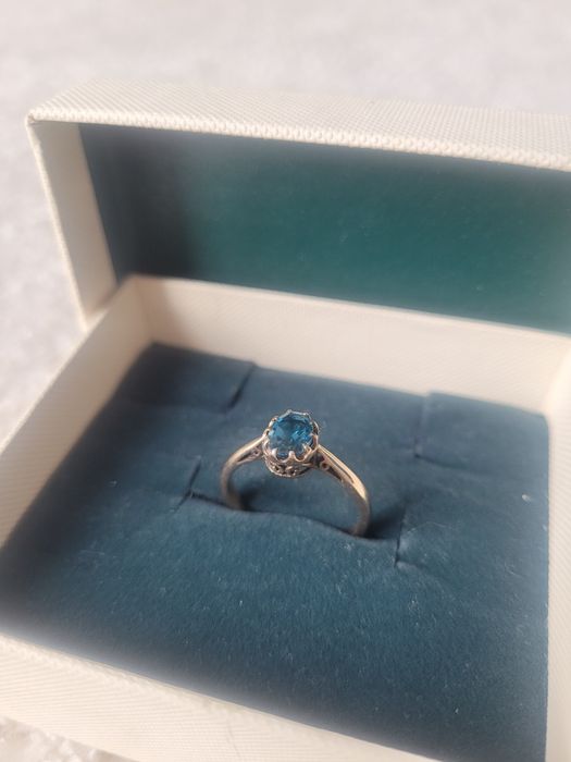 Pierścionek yes złoty kolekcja wiktoriańska  topaz london blue