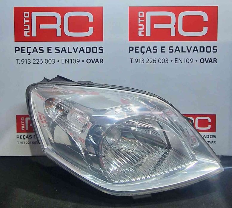 Ótica / Farol Direito 0520868380E - FIAT FIORINO