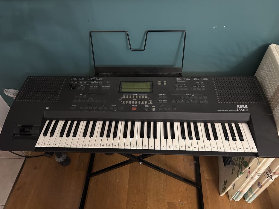 Keyboard KORG is50B