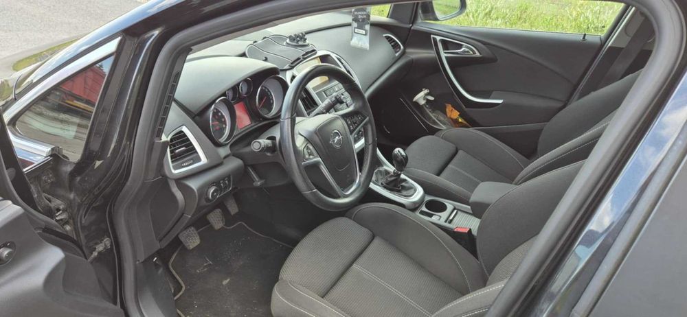 Opel Astra J 1.4 turbo 2012