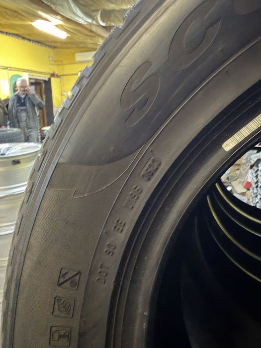 Opony zimowe 215/65R17 99H Pirelli Scorpion Winter SealInside | Komple