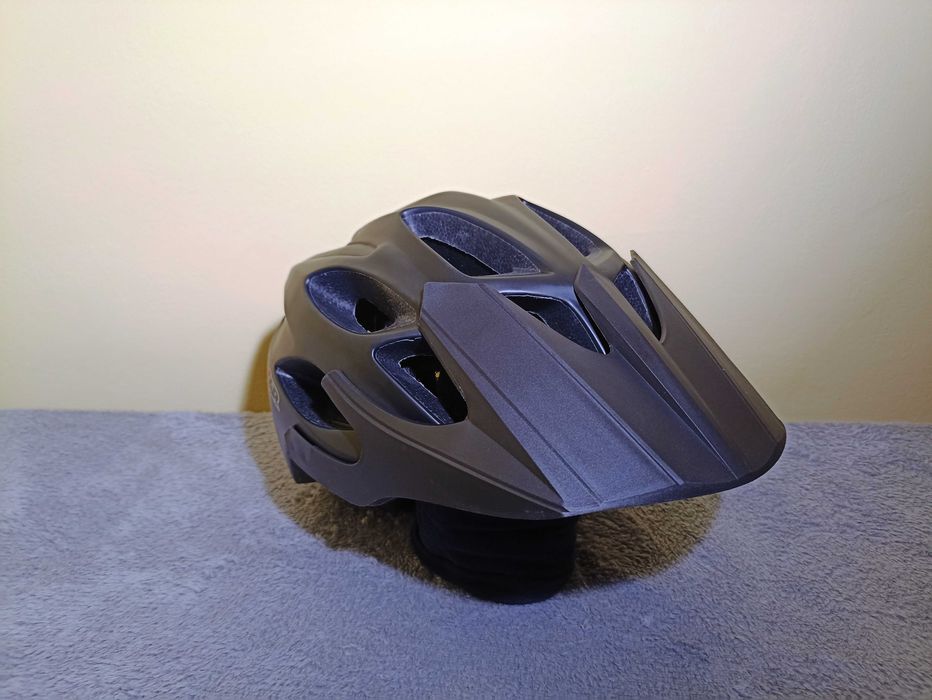 Nowy kask rowerowy -  MTB - z daszkiem - czarny mat - rozmiar M - NOWY
